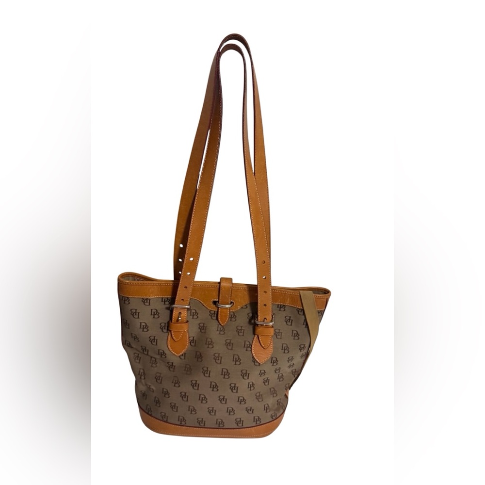Authentic Dooney & Bourke Purse - USA
Made - Leather DB Tote Bag Handle
Pouch
